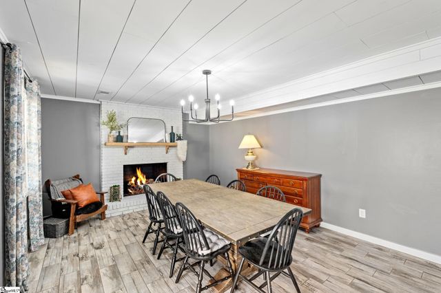 215 Hickory Lane, Mauldin, SC 29662