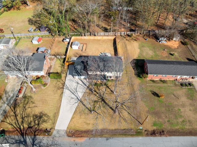 215 Hickory Lane, Mauldin, SC 29662