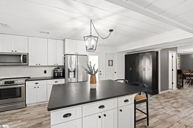 215 Hickory Lane, Mauldin, SC 29662