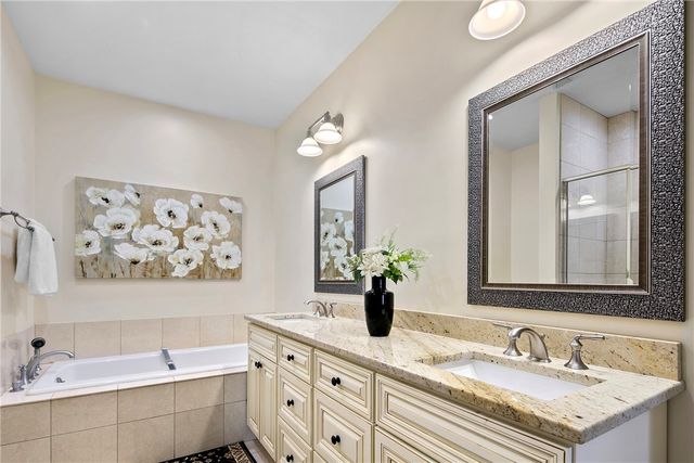 9 Cutter Lane, Tiverton, RI 02878