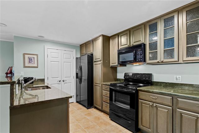 9 Cutter Lane, Tiverton, RI 02878