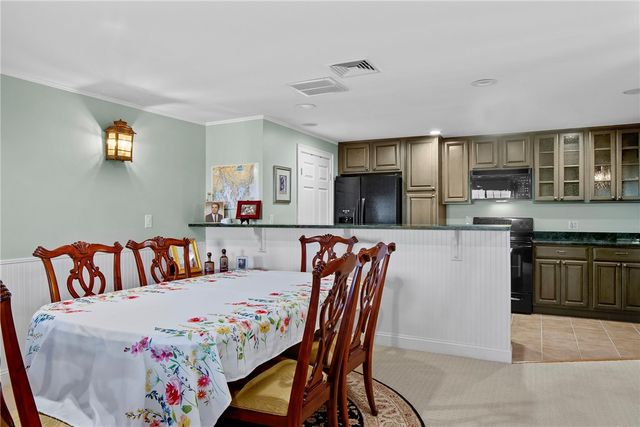 9 Cutter Lane, Tiverton, RI 02878