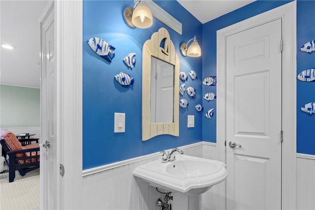 9 Cutter Lane, Tiverton, RI 02878