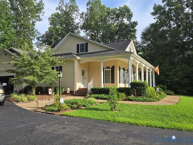 313 Briarwood Dr, Farmville, VA 23901