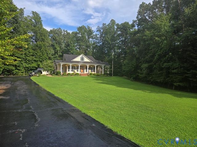 313 Briarwood Dr, Farmville, VA 23901