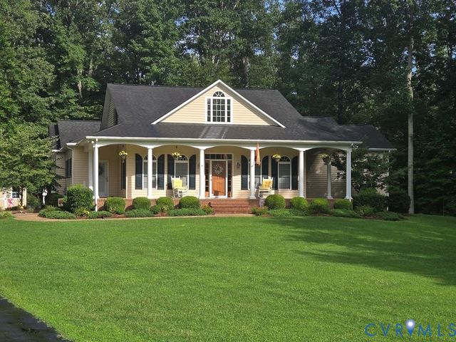 313 Briarwood Dr, Farmville, VA 23901
