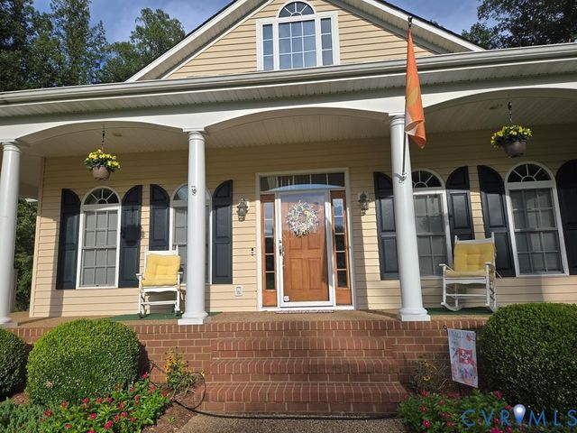 313 Briarwood Dr, Farmville, VA 23901