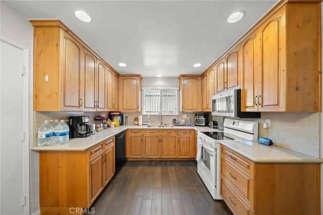 3501 Claremore Avenue, Long Beach, CA 90808