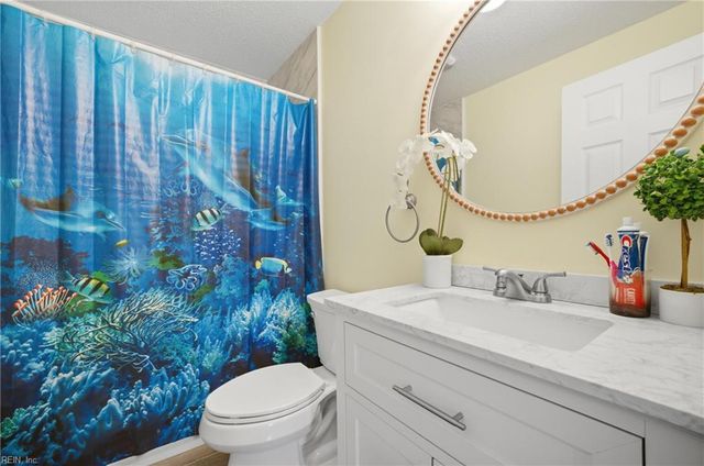 2111 Jenkins Neck RD, Gloucester Point, VA 23062