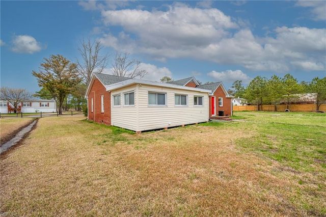 2111 Jenkins Neck RD, Gloucester Point, VA 23062