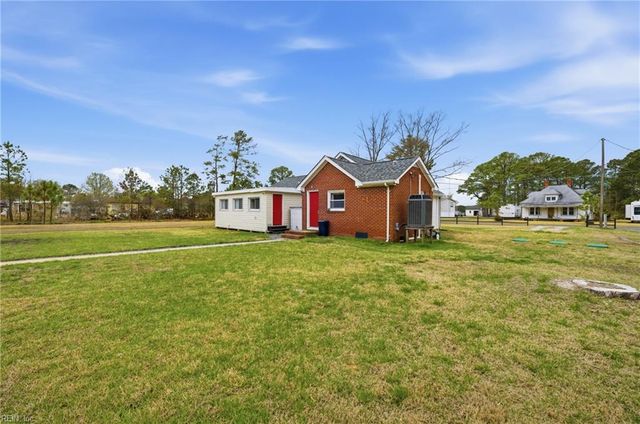 2111 Jenkins Neck RD, Gloucester Point, VA 23062