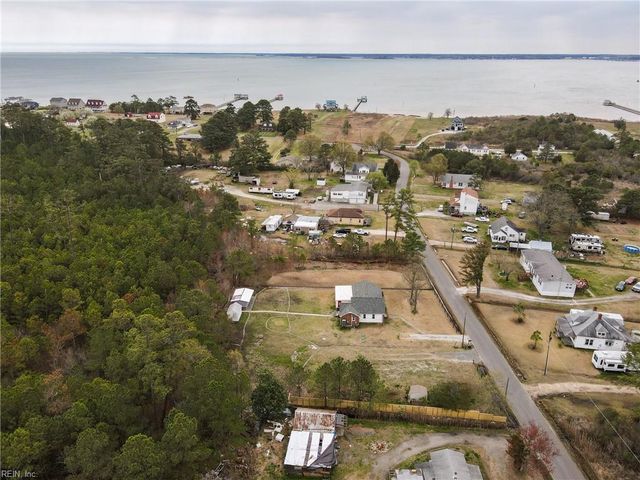 2111 Jenkins Neck RD, Gloucester Point, VA 23062