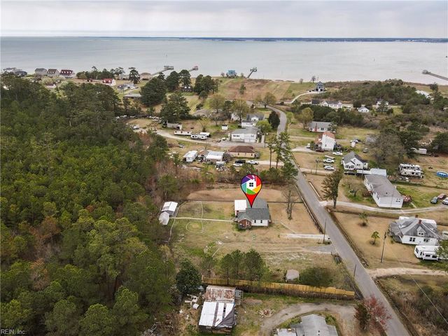 2111 Jenkins Neck RD, Gloucester Point, VA 23062