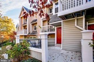 5700 CHAPMAN MILL DR #2215, Rockville, MD 20852