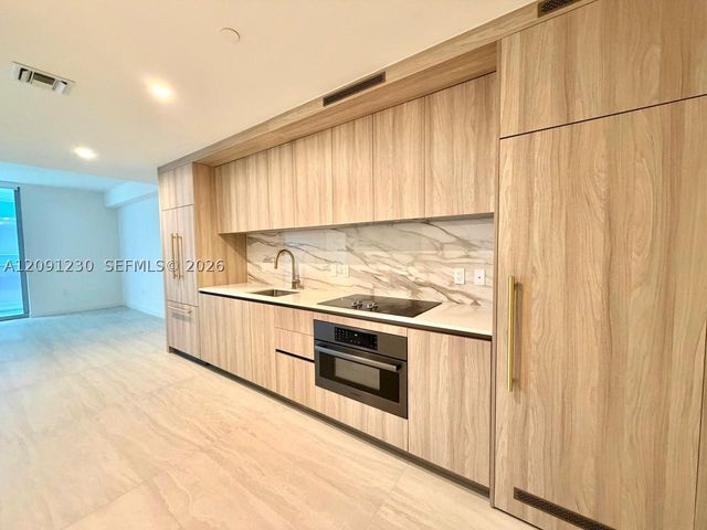 77 SE 5th st 2506, Miami, FL 33131