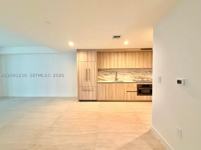 77 SE 5th st 2506, Miami, FL 33131