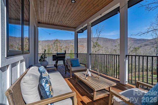 26 Pineview Road, Fairview, NC 28730