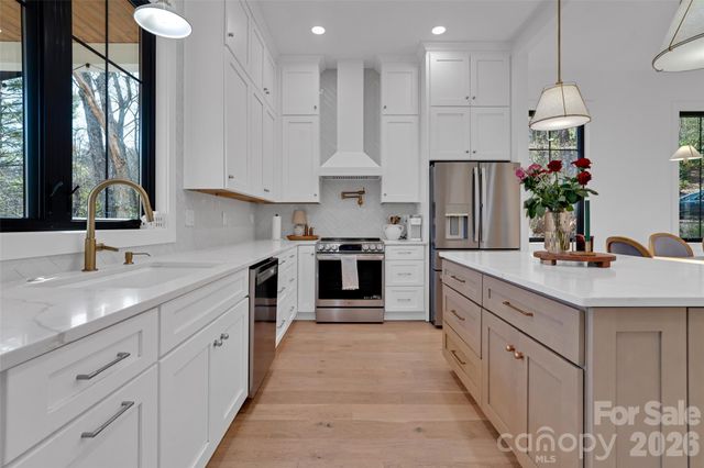 26 Pineview Road, Fairview, NC 28730