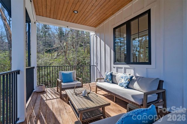 26 Pineview Road, Fairview, NC 28730