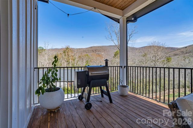 26 Pineview Road, Fairview, NC 28730