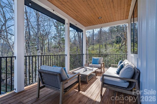 26 Pineview Road, Fairview, NC 28730