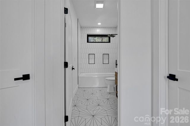 26 Pineview Road, Fairview, NC 28730