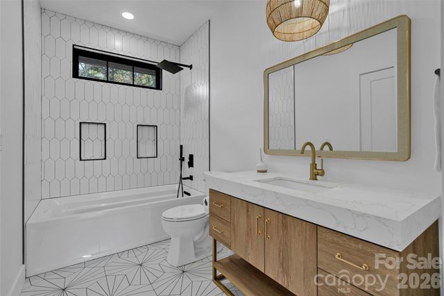 26 Pineview Road, Fairview, NC 28730