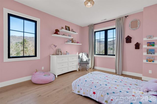 26 Pineview Road, Fairview, NC 28730