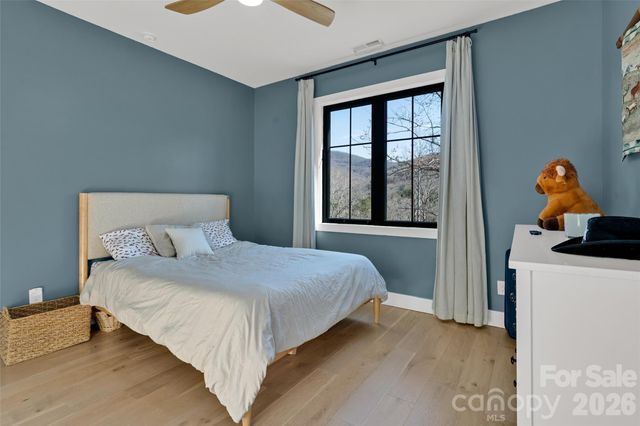 26 Pineview Road, Fairview, NC 28730