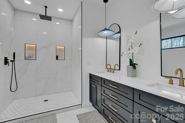 26 Pineview Road, Fairview, NC 28730