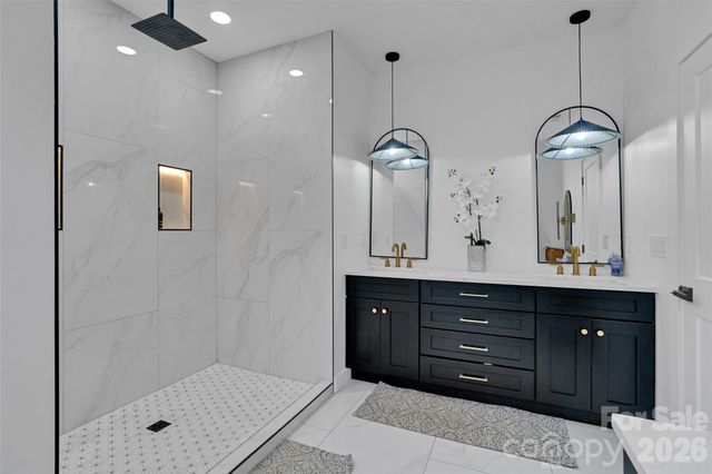 26 Pineview Road, Fairview, NC 28730