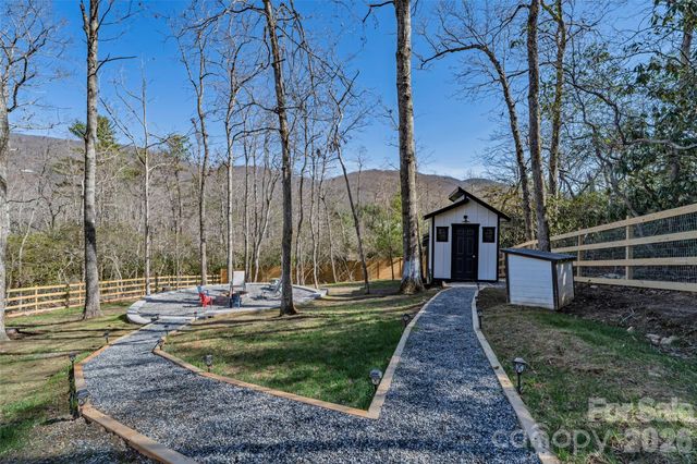 26 Pineview Road, Fairview, NC 28730