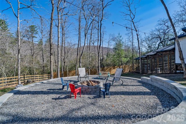 26 Pineview Road, Fairview, NC 28730