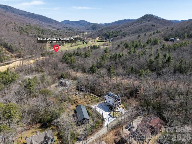 26 Pineview Road, Fairview, NC 28730