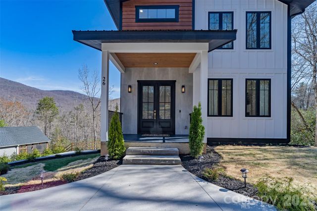 26 Pineview Road, Fairview, NC 28730