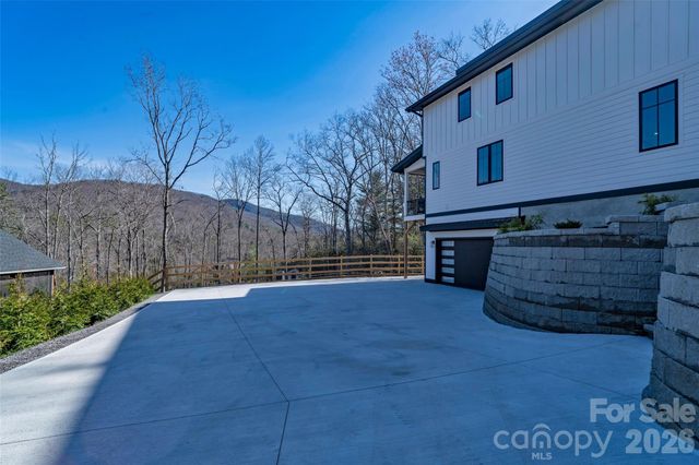 26 Pineview Road, Fairview, NC 28730