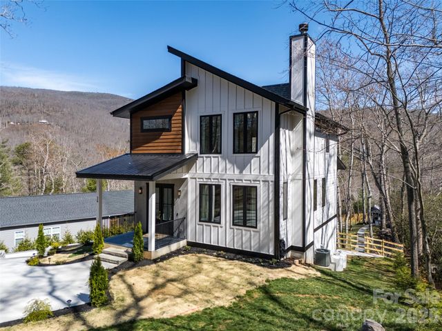 26 Pineview Road, Fairview, NC 28730