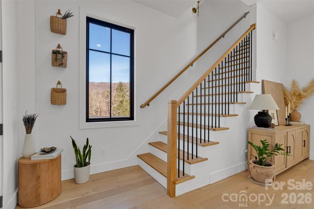 26 Pineview Road, Fairview, NC 28730