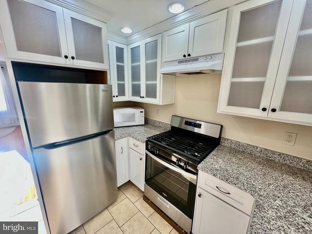 16 SCHOOLHOUSE DR, Somers Point, NJ 08244
