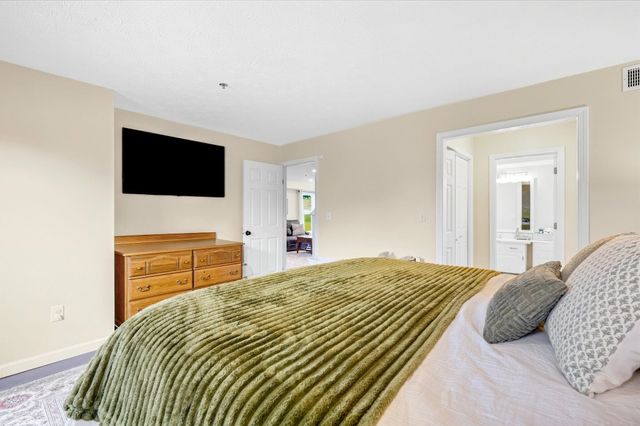 49 Riviera Road, Hudson, NH 03051