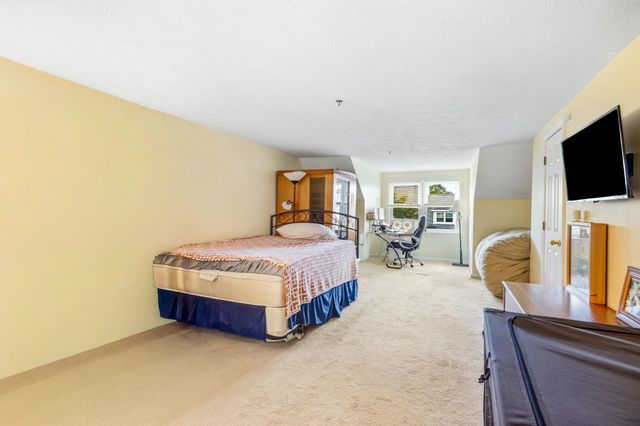 49 Riviera Road, Hudson, NH 03051
