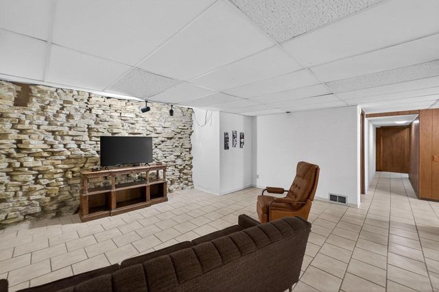 2230 Branson Road, Fitchburg, WI 53575