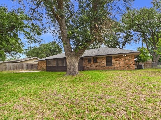 710 Bunny Rabbit Road, Athens, TX 75751