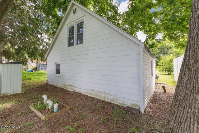 9 Kellogg Avenue, Colonie, NY 12304