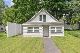 9 Kellogg Avenue, Colonie, NY 12304