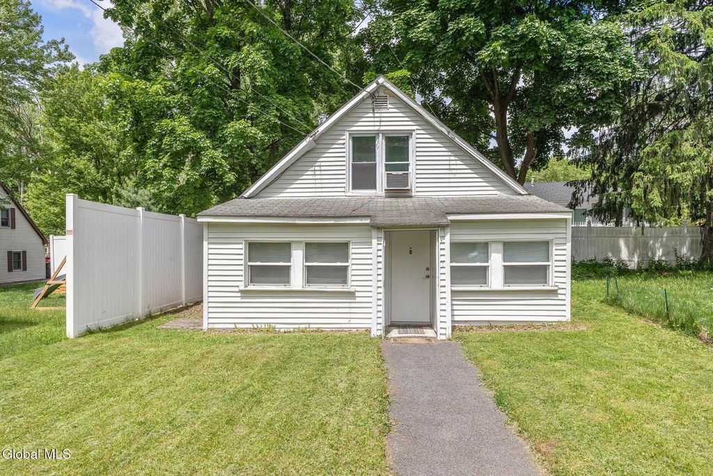 9 Kellogg Avenue, Colonie, NY 12304