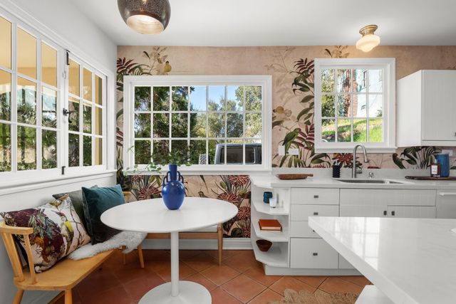 268 Capricorn Ave, Oakland, CA 94611