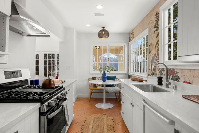 268 Capricorn Ave, Oakland, CA 94611