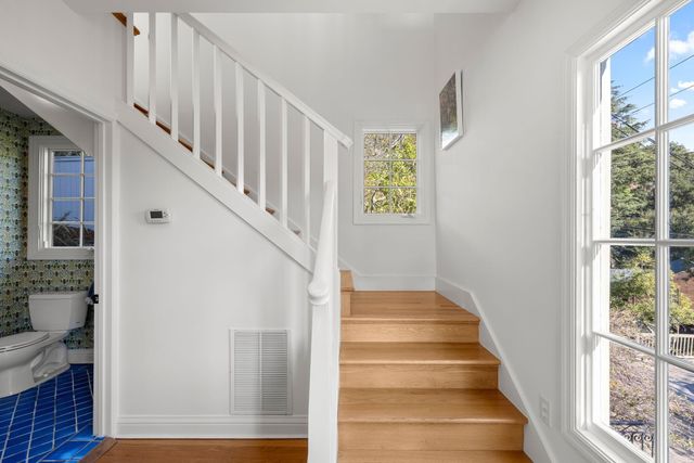 268 Capricorn Ave, Oakland, CA 94611