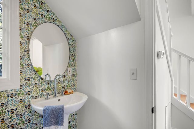 268 Capricorn Ave, Oakland, CA 94611